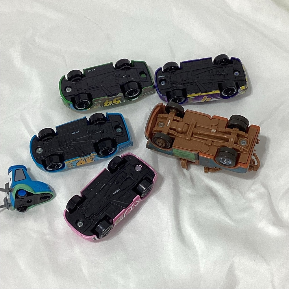 Disney Cars Movie Cars Lot of 7 Lightning McQueen Tank Coat Tow Cap Mater Lot CC - Picture 5 of 10